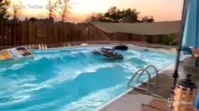 Terremoto in California, la piscina sembra un mare in burrasca