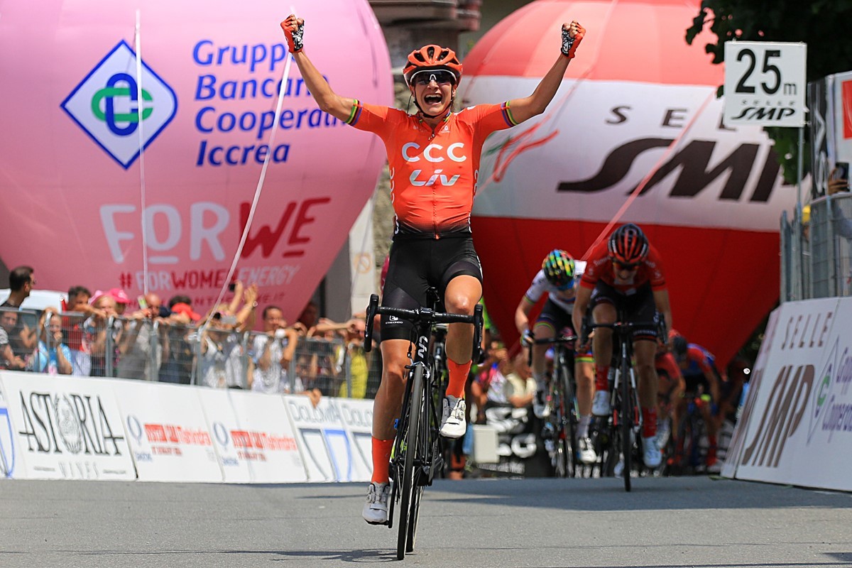 Giro donne, scatto della Vos a Viù: Niewiadoma ancora in maglia rosa