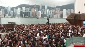 Hong Kong, in migliaia in piazza per la nuova manifestazione