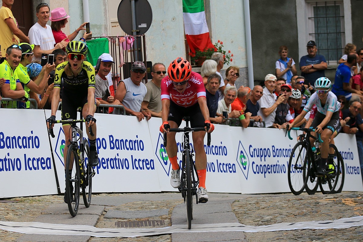 Giro donne, bis della Vos a Piedicavallo: Niewiadoma più vicina