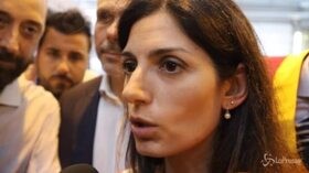 Rifiuti Roma, Raggi: “Ringrazio i lavoratori Ama, cerchiamo siti all’estero”