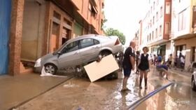 Spagna, violente alluvioni al nord: il fiume invade la città di Tafalla
