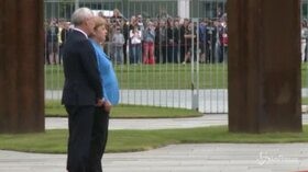 Merkel trema ancora: terza volta in un mese, dubbi sulla salute