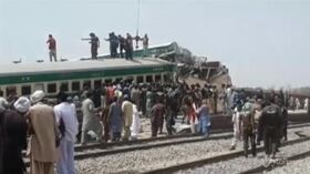 Scontro fra treni in Pakistan, dieci morti