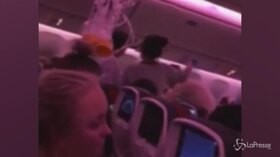 Terrore in volo. Turbolenza tra Vancouver-Sydney, 35 feriti