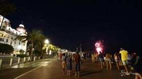 Nizza, i primi fuochi di artificio dopo l’attentato del 2016
