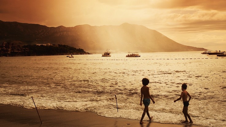Bimbi viaggiatori: dai pediatri la guida per vacanze sicure