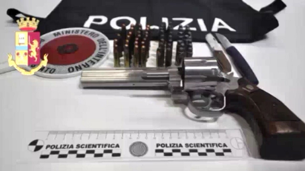 Savona, uccide ex moglie al karaoke. Il killer si costituisce: “Non ho rimorsi”