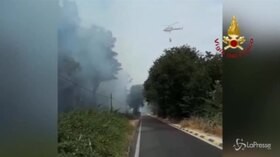 Incendio al Parco del Circeo, canadair al lavoro