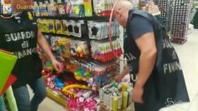 Torino, maxi sequestro giocattoli pericolosi del valore di 4 milioni di euro
