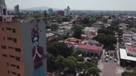 Messico, gigantesco murale a Guadalajara: è un omaggio a Frida Kahlo