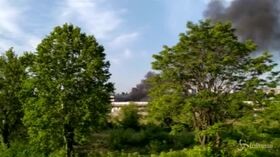 Milano, brucia lo Scalo Farini: nel cielo una colonna di fumo nero