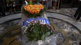 Funerali De Crescenzo, il saluto di Marisa Laurito e della moglie Gilda