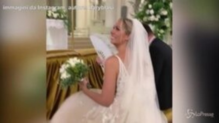 Il prete interroga Totti al matrimonio della cognata. Il campione: "Siamo su Scherzi a parte?"