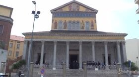 Funerali Borrelli, l’entrata del feretro in chiesa