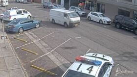 Australia, furgoncino carico di anfetamine contro auto della polizia