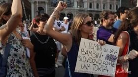 Milano, in piazza Duomo flash mob contro il Ddl Pillon