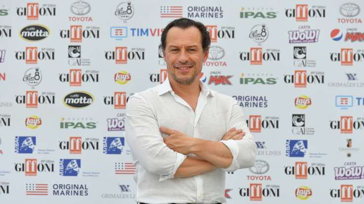Stefano Accorsi: "Non sarò in 'The New Pope', ma presto '1994' e il nuovo film di Ozpetek"