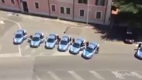 Carabiniere ucciso, il gesto commovente della Polizia: sirene all’unisono davanti al comando generale di Roma