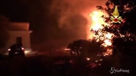 Incendio in Sardegna: evacuate le abitazioni, chiusa la Statale
