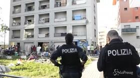 Migranti, sgomberate ultime palazzine ex Moi di Torino