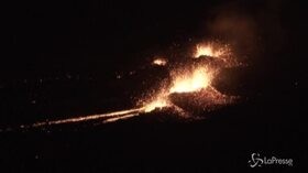 Isole Reunion: erutta il Piton de la Fournaise, l’effetto è spettacolare