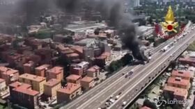 Bologna, incidente sulla A14: a fuoco due tir, morto un camionista