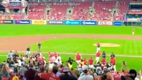 Botte da orbi tra giocatori di baseball Mlb, la rissa durante la sfida tra Reds e Pirates