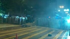Proteste a Hong Kong, lacrimogeni contro i manifestanti