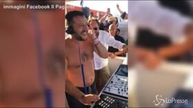 Festa della Lega al Papeete, Salvini fa il dj
