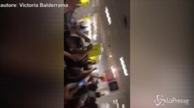 Sparatoria in Texas, i clienti del Walmart con le mani in alto