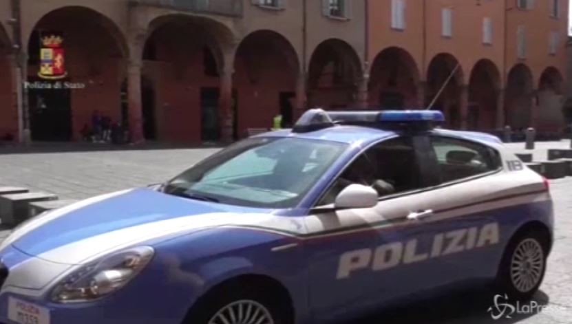 Auto travolge scooter: un morto e un ferito grave