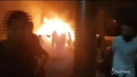 Il Cairo, auto contro altre vetture: esplosione davanti a ospedale, almeno 19 morti