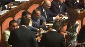 Tav, i momenti prima del voto in Aula: i volti distesi dei leghisti, la tensione dei Cinque Stelle