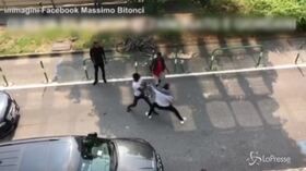 Rissa in strada a Padova: il video scatena la polemica politica