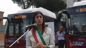 “Più bus per Roma”, Raggi presenta 10 nuovi mezzi Atac a Casal Bruciato