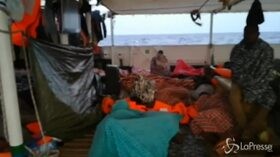Open Arms, i migranti bloccati nel mezzo del Mediterraneo