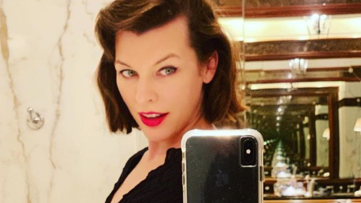 Milla Jovovich a 43 anni incinta della terza figlia: "Vivo fra gioia e terrore"