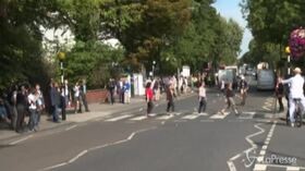 50 anni dallo scatto di Abbey Road, i fan celebrano i Beatles