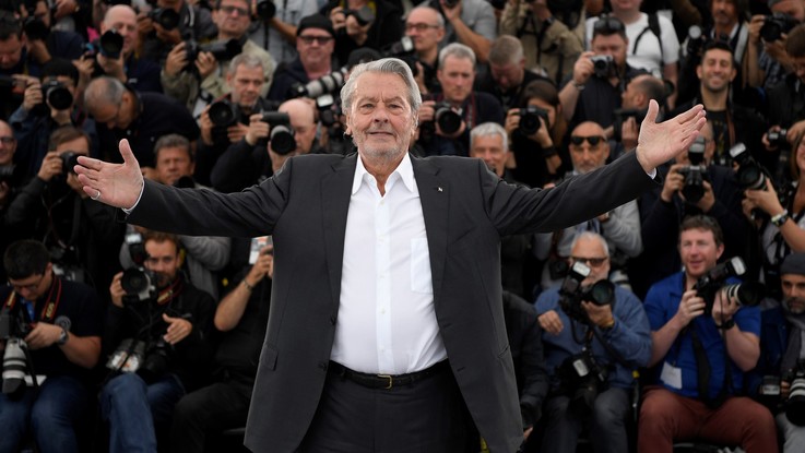 Paura per Alain Delon: dopo un ictus il riposo in Svizzera