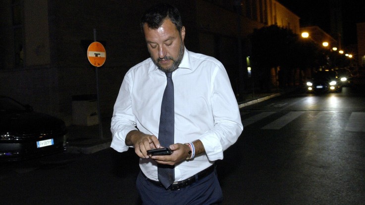 Salvini a Pescara: "Mettiamo in gioco le nostre poltrone, basta no"