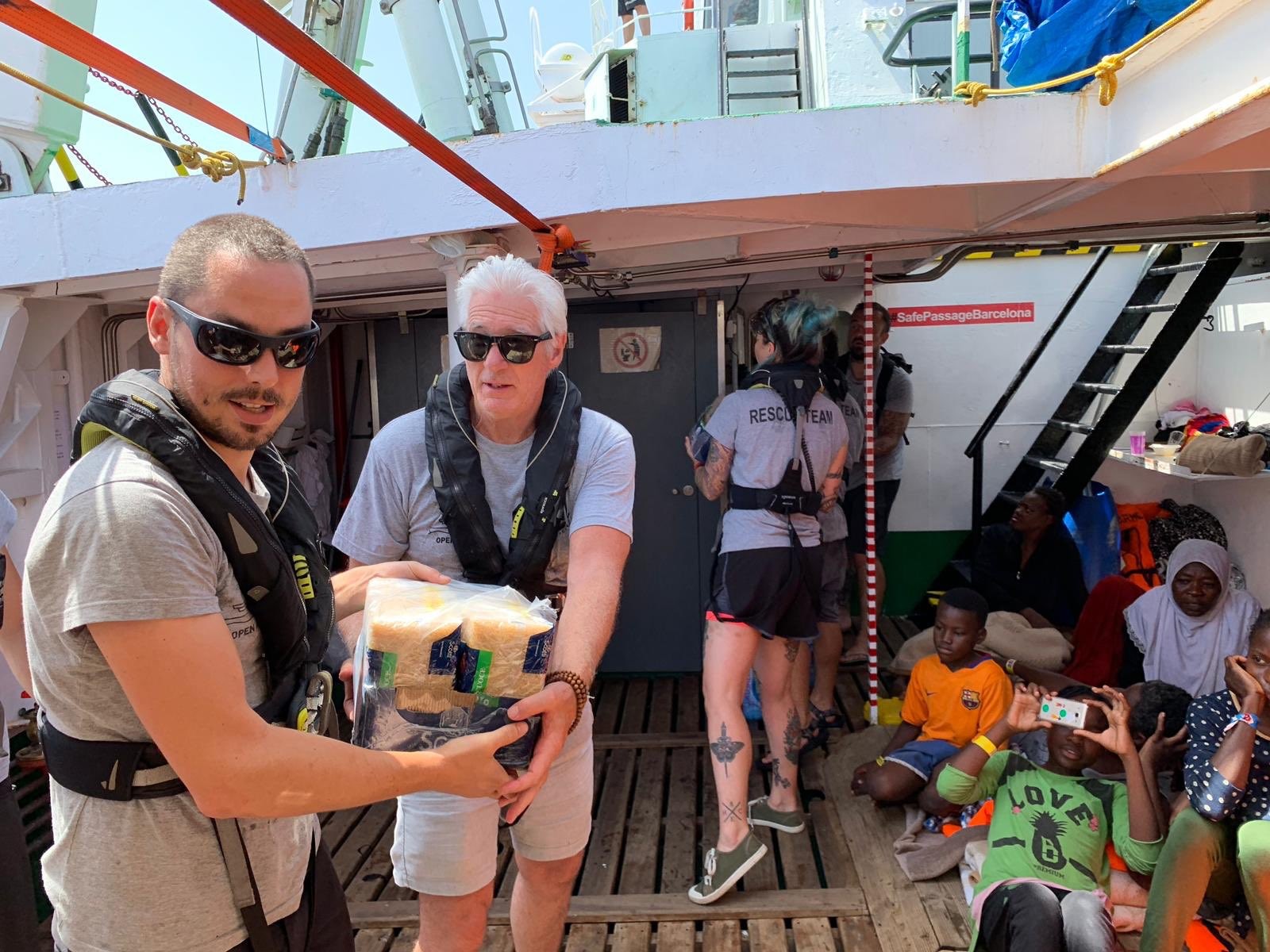 Sulla Open Arms bloccata davanti a Lampedusa arriva Richard Gere