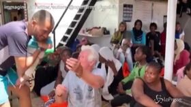 Open Arms, arriva Richard Gere a bordo in segno di solidarietà