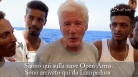 Open Arms, il video-appello di Richard Gere: “Abbiamo il dovere di aiutarli”
