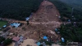 Frana travolge un villaggio in Myanmar, almeno 22 morti
