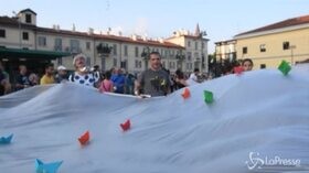 Milano, i manifestanti intonano “Bella Ciao” al presidio contro il Decreto Sicurezza Bis