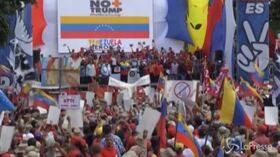 Venezuela, migliaia in piazza contro le sanzioni commerciali di Trump