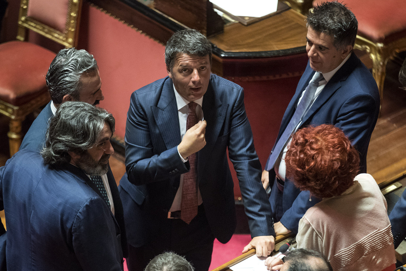 Governo, crisi scuote il Pd: Renzi strizza l’occhio al M5S ma Zingaretti dice no