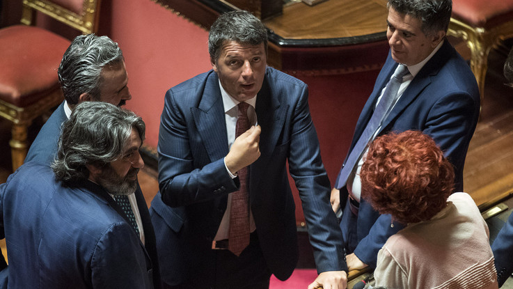 Governo, crisi scuote il Pd: Renzi strizza l'occhio al M5S ma Zingaretti dice no