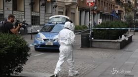 Milano, donna ferita gravemente da un passante con un coccio di vetro
